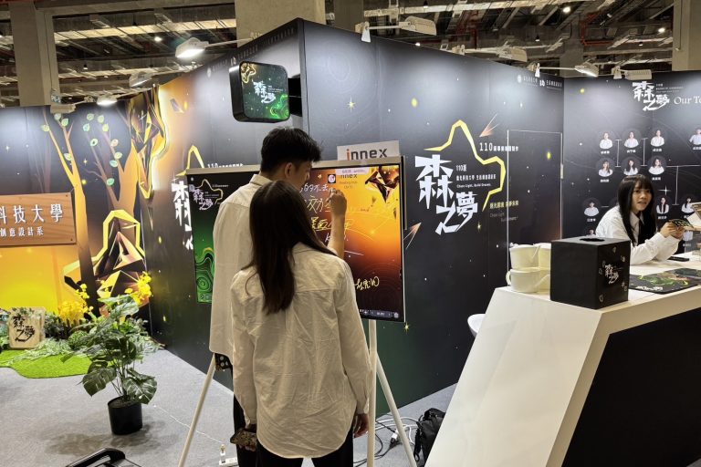 O.C.U. Sparks Creativity and Engagement with Interactive Display Innex CM55